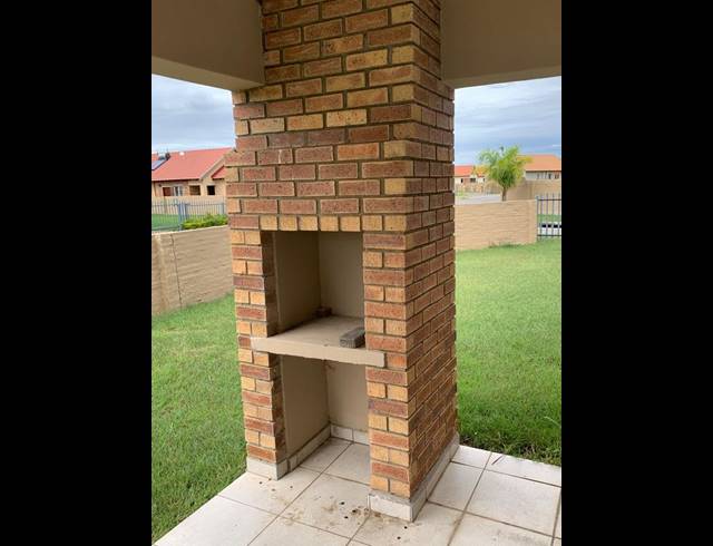 3 BEDROOM TOWNHOUSE FOR SALE IN WATERKLOOF